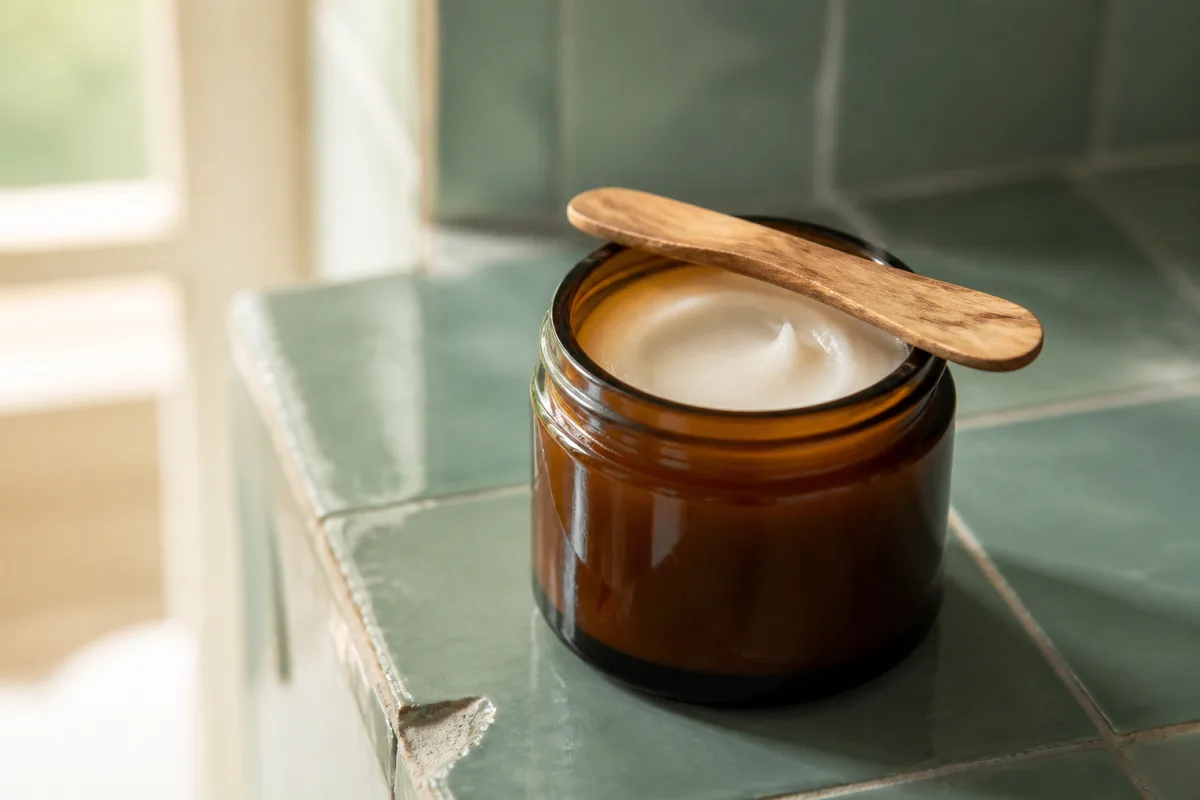 Déodorant naturel : actifs, formats et transition réussie
